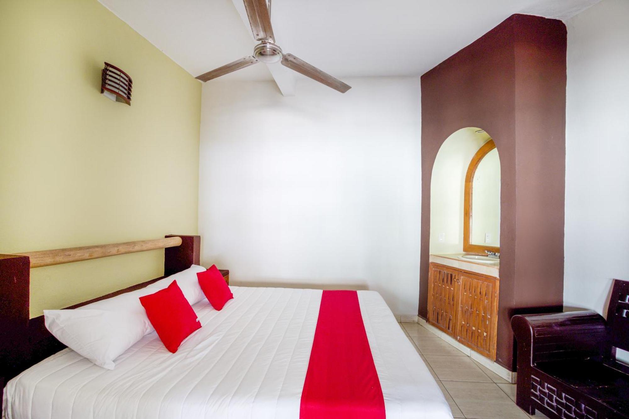 Oyo Hotel Posada Lys, Zihuatanejo Exterior foto