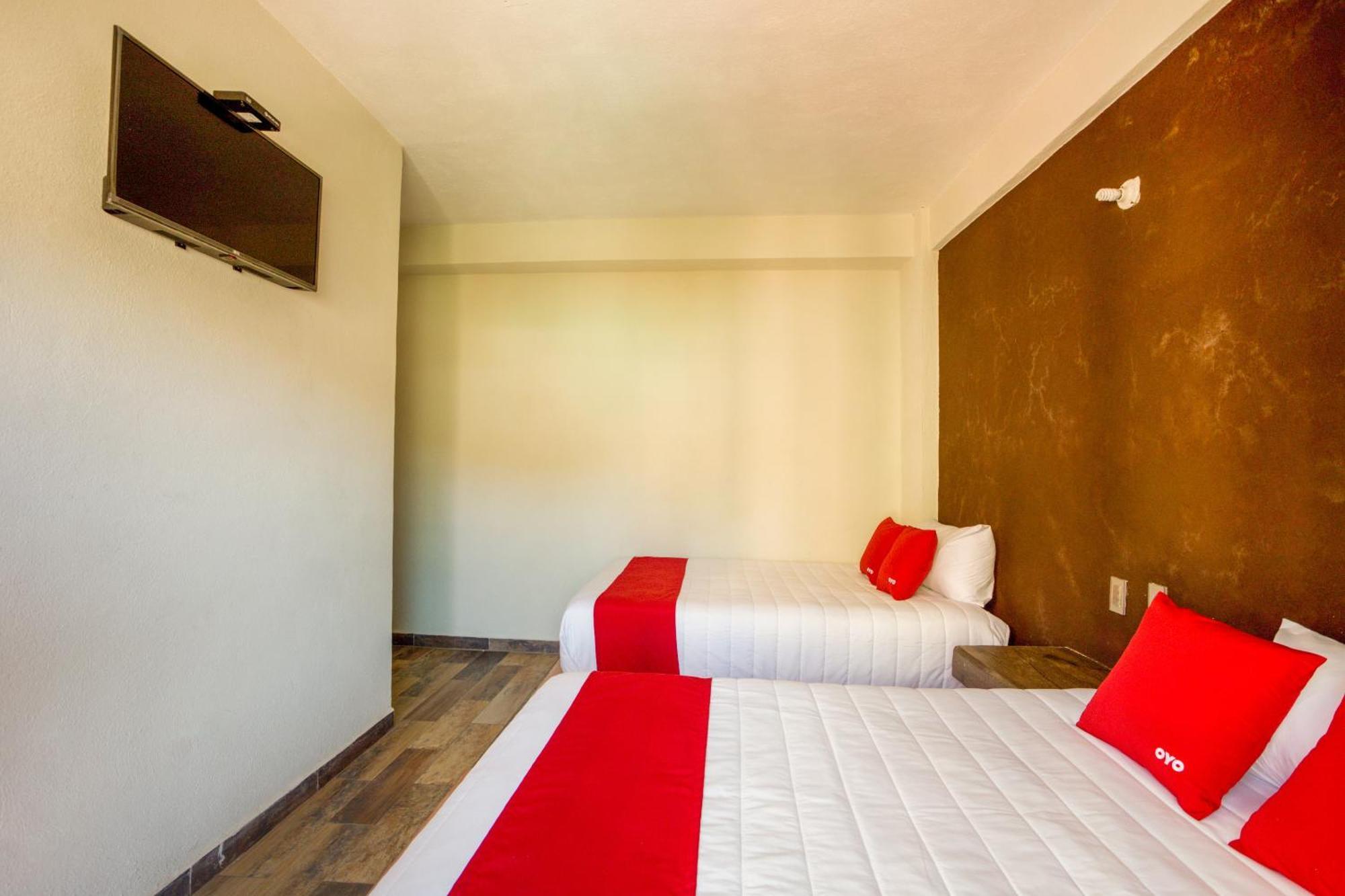 Oyo Hotel Posada Lys, Zihuatanejo Exterior foto